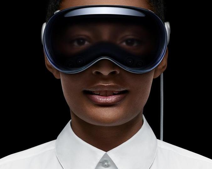Гарнитура Apple Vision Pro начала резко дешеветь