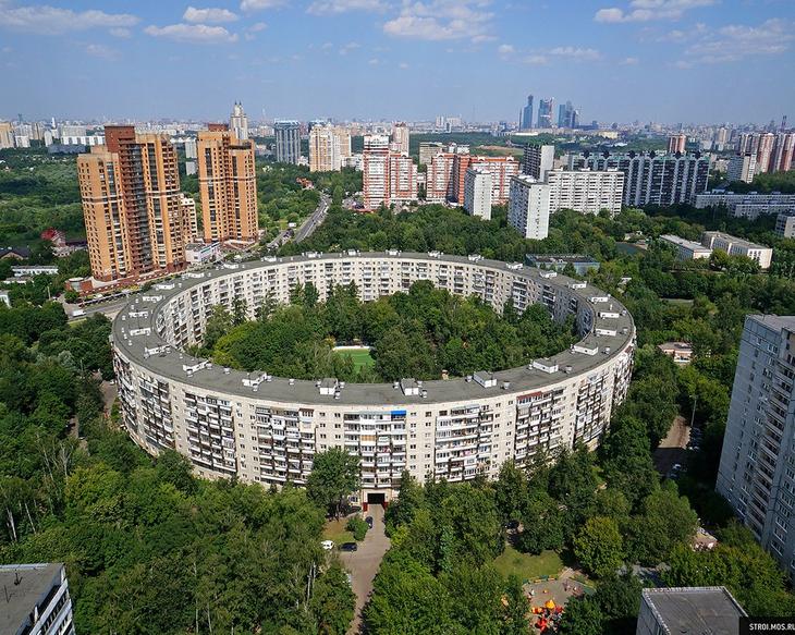 Почему инновационные жилые дома-кольца больше не строили в Москве