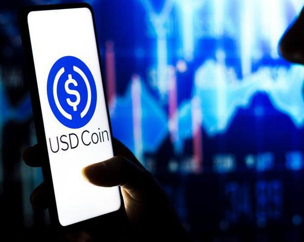 USDC опередил USDT по числу ежемесячных транзакций