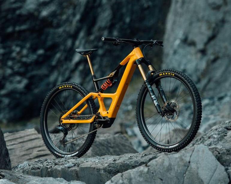 Новый электропривод Shimano и карбоновая рама. Orbea обновил горный велосипед Rise
